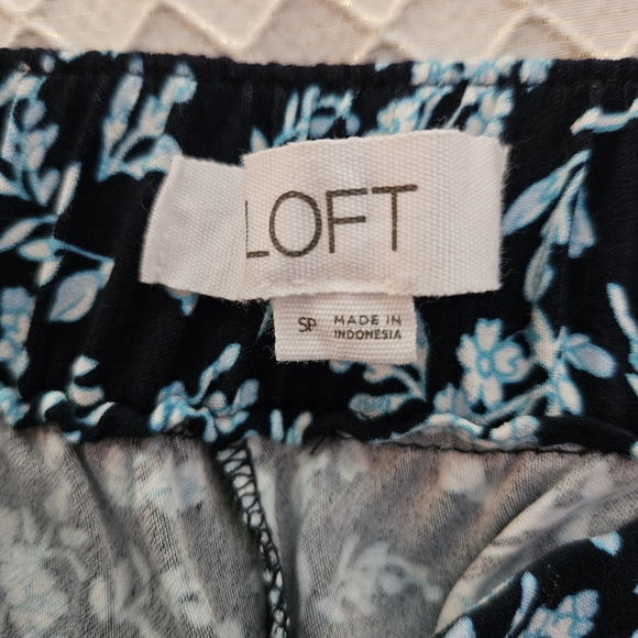 LOFT Floral Navy, Turquoise & White Pants - Picture 5 of 6